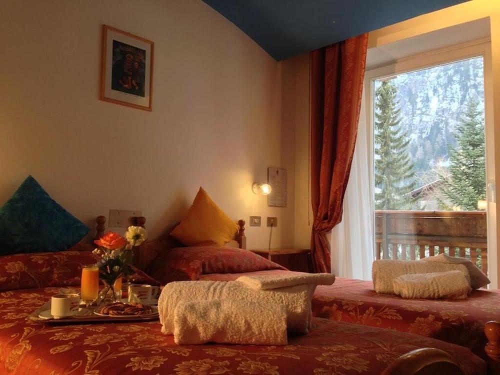 Hotel Rododendro Campitello di Fassa Buitenkant foto